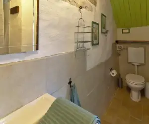 Kamer Leopardi: Comfort & Rust in Le Marche